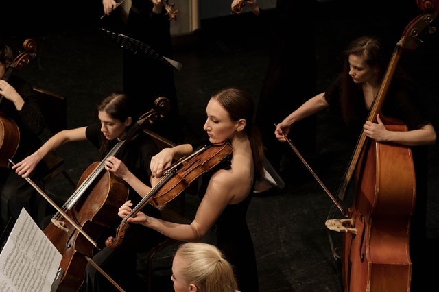 violon et violoncelles en concert