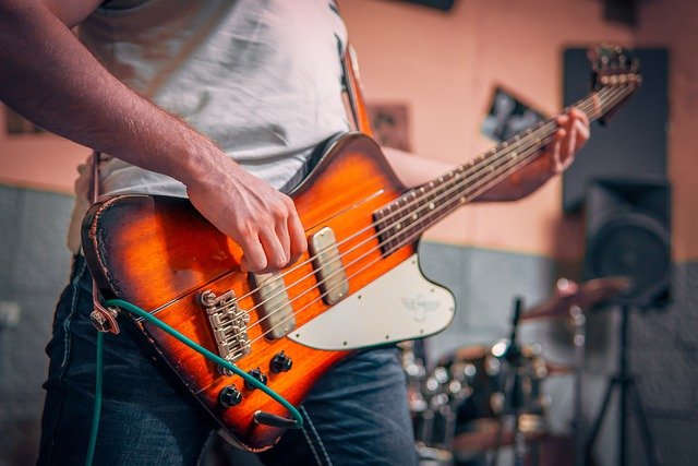 batterie et guitare électrique